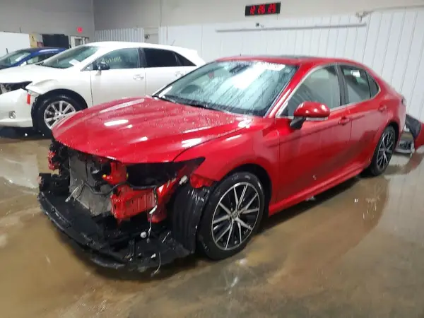 4T1G11AK4MU437320 2021 TOYOTA CAMRY - Image 1