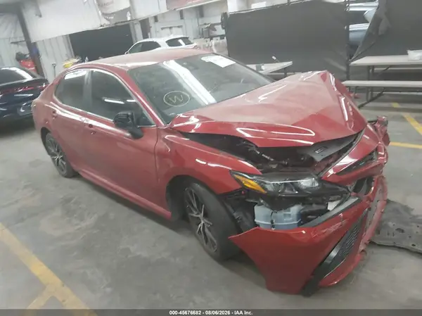 4T1G11AK4MU440427 2021 TOYOTA CAMRY - Image 1