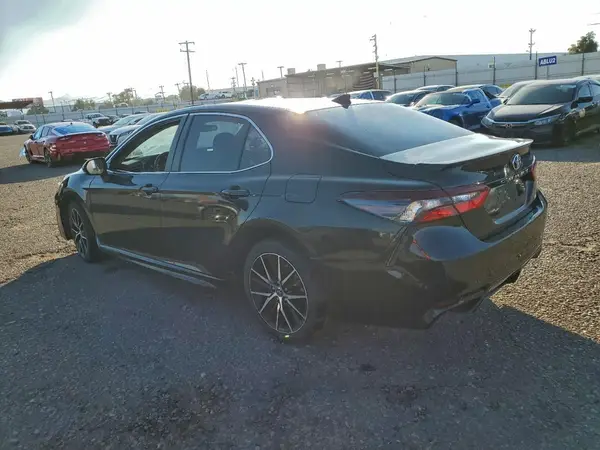 4T1G11AK4MU443909 2021 TOYOTA CAMRY - Image 2