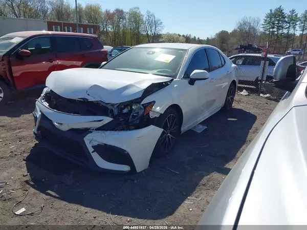 4T1G11AK4MU443974 2021 TOYOTA CAMRY - Image 2