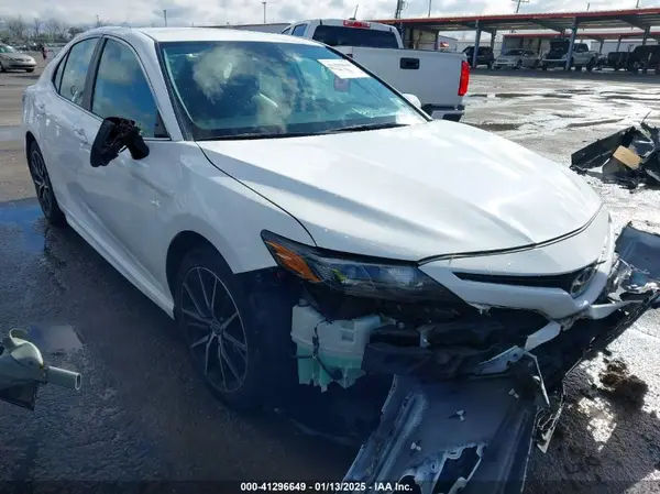 4T1G11AK4MU444512 2021 TOYOTA CAMRY - Image 1