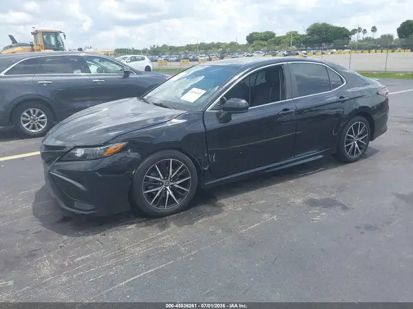 4T1G11AK4MU445238 2021 TOYOTA CAMRY - Image 2