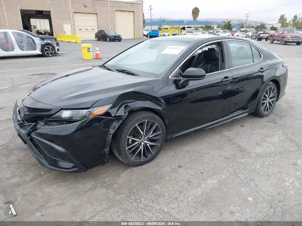 4T1G11AK4MU450276 2021 TOYOTA CAMRY - Image 2