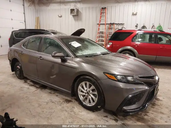 4T1G11AK4MU452643 2021 TOYOTA CAMRY - Image 1