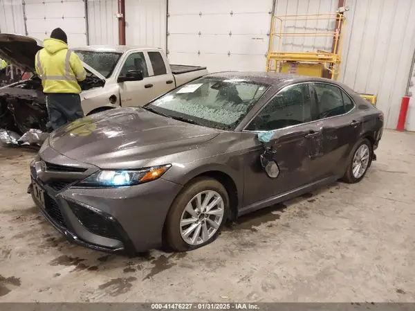 4T1G11AK4MU452643 2021 TOYOTA CAMRY - Image 2