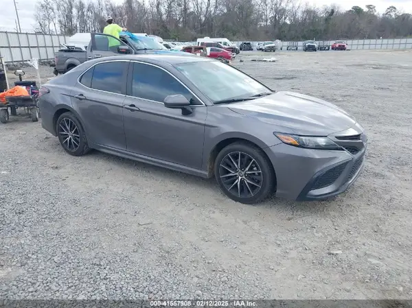 4T1G11AK4MU459186 2021 TOYOTA CAMRY - Image 1