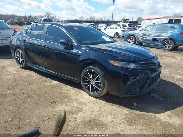 4T1G11AK4MU460564 2021 TOYOTA CAMRY - Image 1