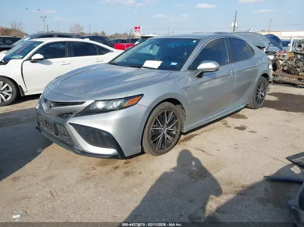 4T1G11AK4MU465828 2021 TOYOTA CAMRY - Image 2