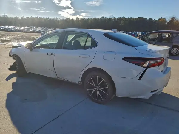 4T1G11AK4MU467692 2021 TOYOTA CAMRY - Image 2