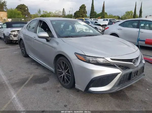 4T1G11AK4MU471421 2021 TOYOTA CAMRY - Image 1