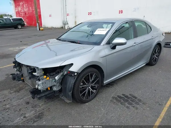 4T1G11AK4MU477106 2021 TOYOTA CAMRY - Image 2