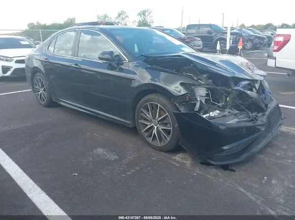 4T1G11AK4MU478269 2021 TOYOTA CAMRY - Image 1