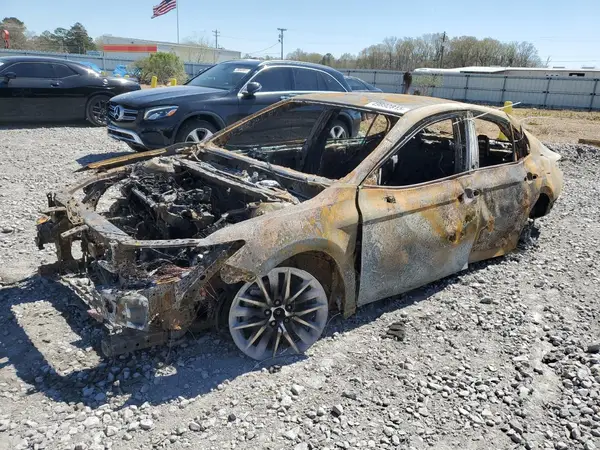 4T1G11AK4MU478353 2021 TOYOTA CAMRY - Image 1