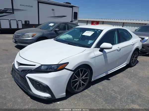 4T1G11AK4MU484475 2021 TOYOTA CAMRY - Image 2