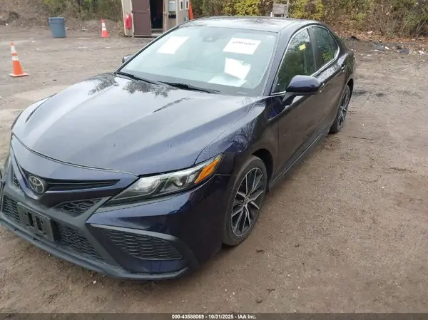 4T1G11AK4MU484864 2021 TOYOTA CAMRY - Image 2