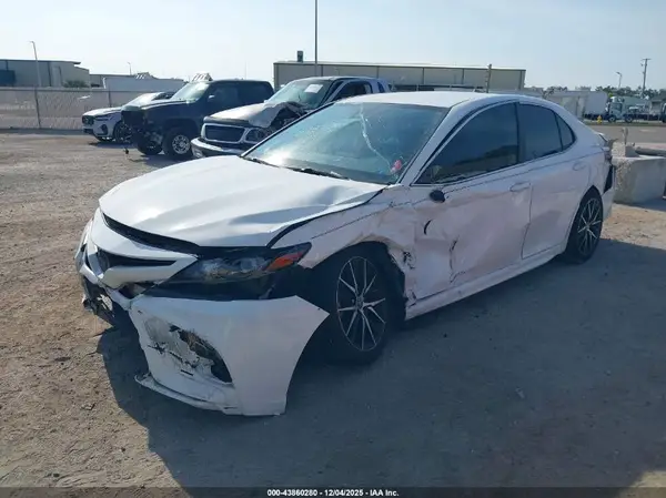 4T1G11AK4MU487425 2021 TOYOTA CAMRY - Image 2