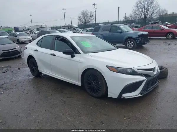 4T1G11AK4MU493239 2021 TOYOTA CAMRY - Image 1