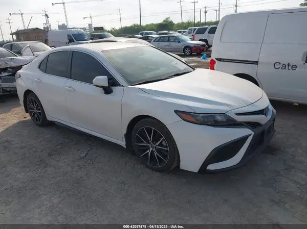 4T1G11AK4MU496335 2021 TOYOTA CAMRY - Image 1