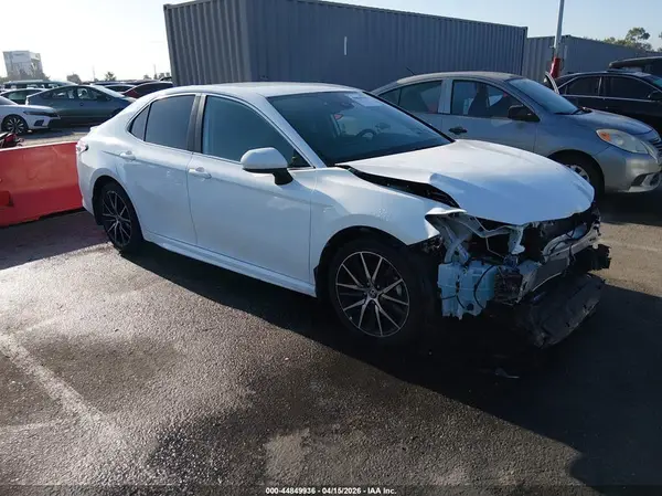 4T1G11AK4MU498280 2021 TOYOTA CAMRY - Image 1