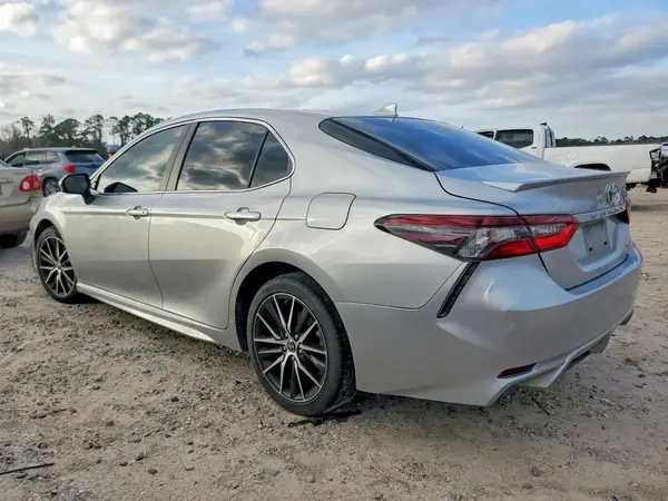4T1G11AK4MU513974 2021 TOYOTA CAMRY - Image 2