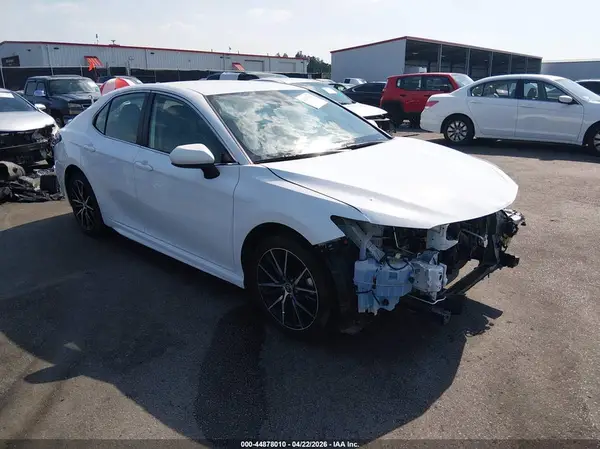 4T1G11AK4MU516499 2021 TOYOTA CAMRY - Image 1
