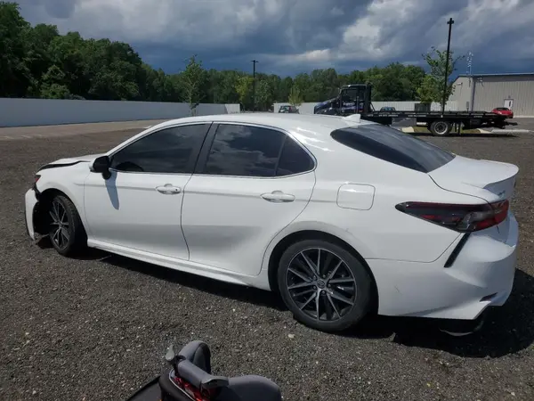 4T1G11AK4MU518477 2021 TOYOTA CAMRY - Image 2