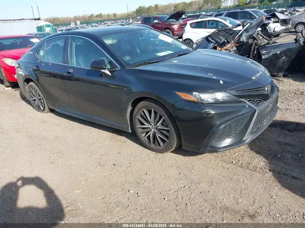 4T1G11AK4MU519404 2021 TOYOTA CAMRY - Image 1