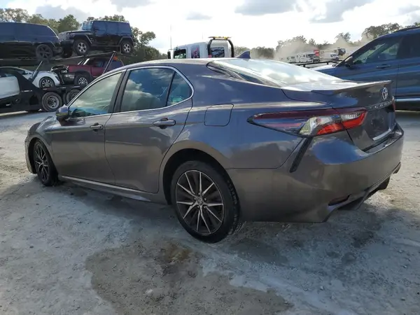 4T1G11AK4MU519676 2021 TOYOTA CAMRY - Image 2