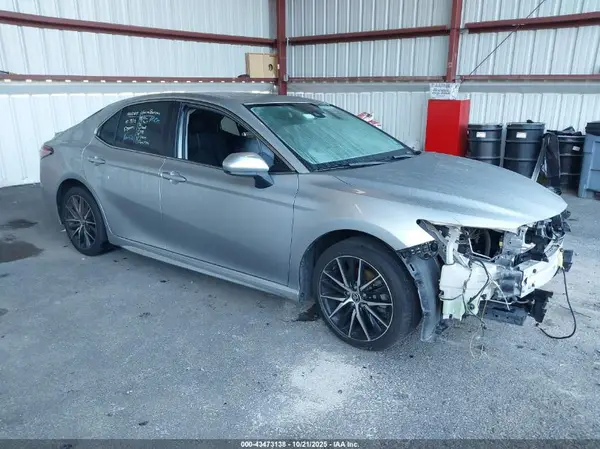 4T1G11AK4MU521413 2021 TOYOTA CAMRY - Image 1