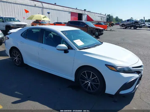 4T1G11AK4MU523274 2021 TOYOTA CAMRY - Image 1