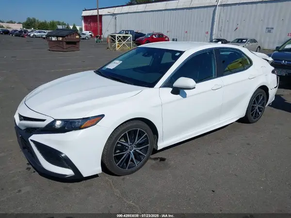 4T1G11AK4MU523274 2021 TOYOTA CAMRY - Image 2