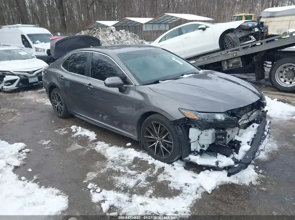 4T1G11AK4MU525106 2021 TOYOTA CAMRY - Image 1