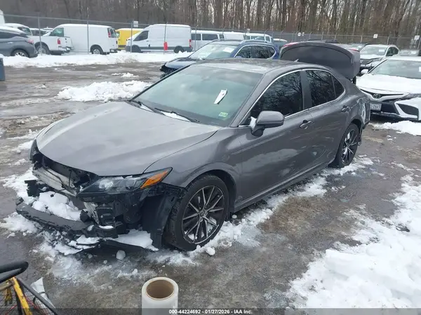 4T1G11AK4MU525106 2021 TOYOTA CAMRY - Image 2