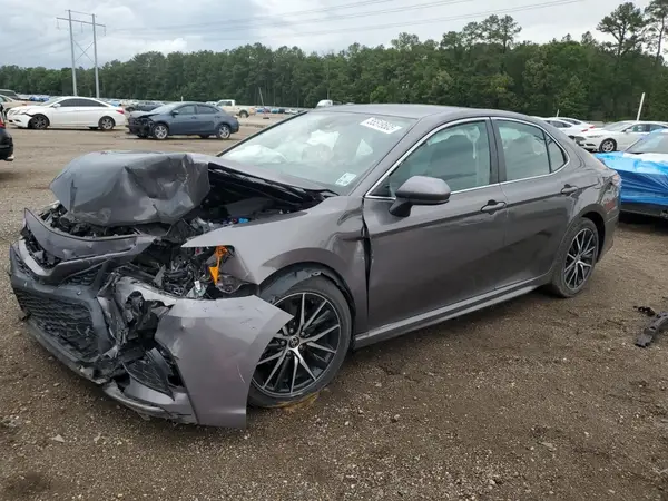 4T1G11AK4MU525686 2021 TOYOTA CAMRY - Image 1