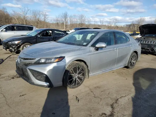4T1G11AK4MU525977 2021 TOYOTA CAMRY - Image 1
