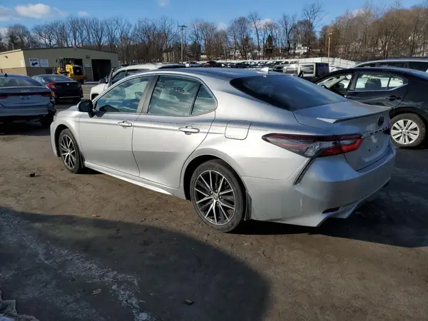 4T1G11AK4MU525977 2021 TOYOTA CAMRY - Image 2