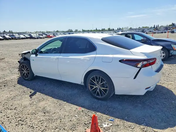 4T1G11AK4MU528605 2021 TOYOTA CAMRY - Image 2
