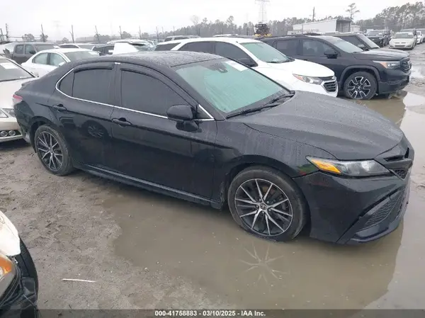 4T1G11AK4MU529544 2021 TOYOTA CAMRY - Image 1