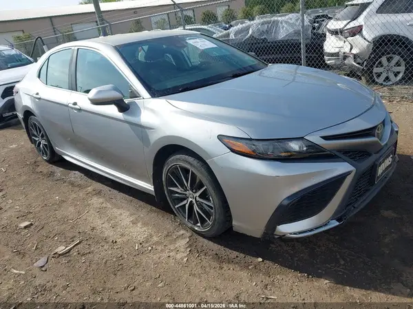 4T1G11AK4MU530676 2021 TOYOTA CAMRY - Image 1