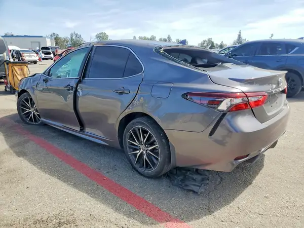 4T1G11AK4MU531021 2021 TOYOTA CAMRY - Image 2