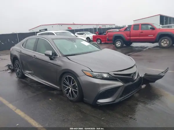 4T1G11AK4MU531388 2021 TOYOTA CAMRY - Image 1