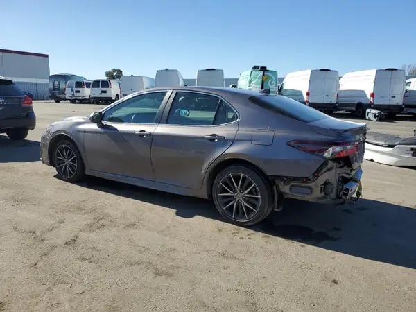 4T1G11AK4MU531729 2021 TOYOTA CAMRY - Image 2