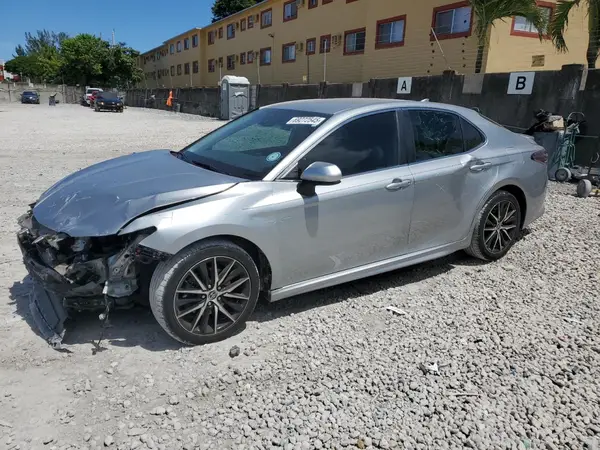 4T1G11AK4MU532055 2021 TOYOTA CAMRY - Image 1