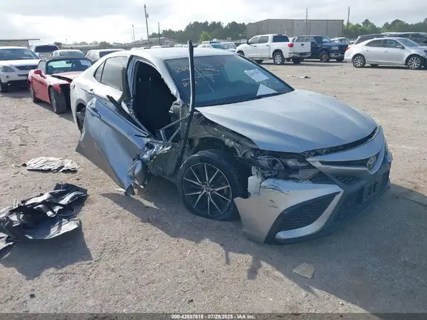 4T1G11AK4MU533755 2021 TOYOTA CAMRY - Image 1