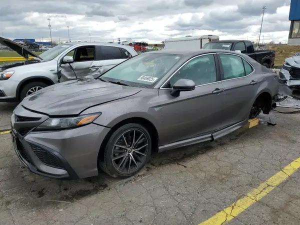 4T1G11AK4MU540057 2021 TOYOTA CAMRY - Image 1