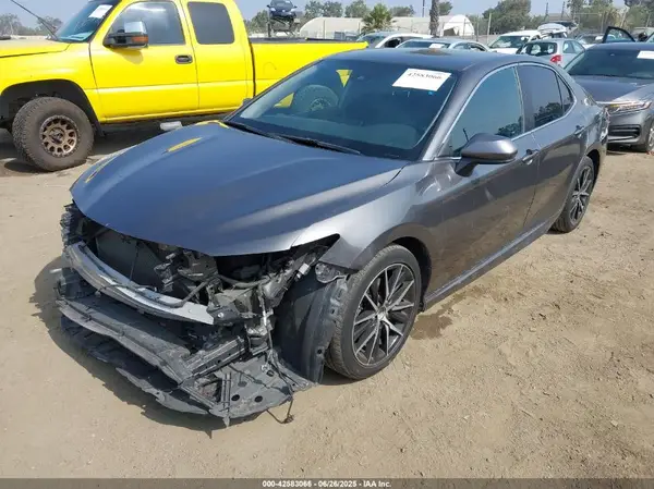4T1G11AK4MU540284 2021 TOYOTA CAMRY - Image 2