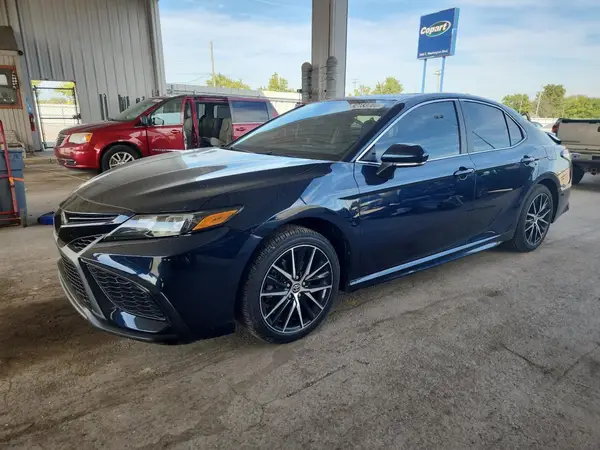 4T1G11AK4MU540317 2021 TOYOTA CAMRY - Image 1