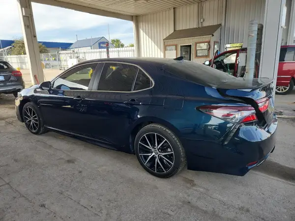 4T1G11AK4MU540317 2021 TOYOTA CAMRY - Image 2