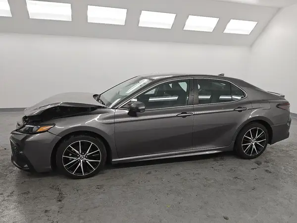 4T1G11AK4MU542858 2021 TOYOTA CAMRY - Image 1