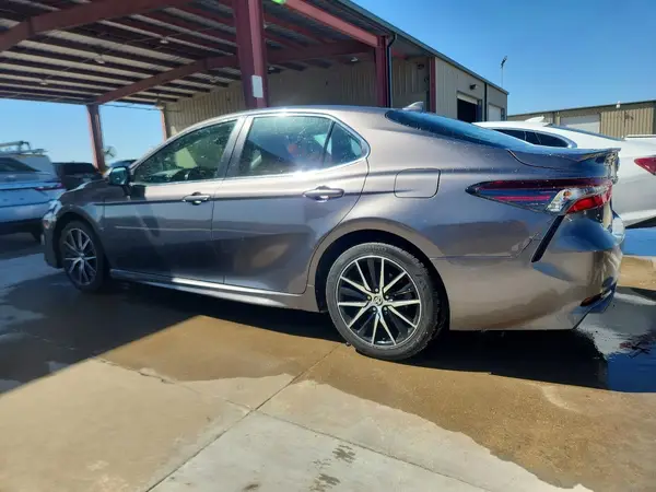4T1G11AK4MU544528 2021 TOYOTA CAMRY - Image 2